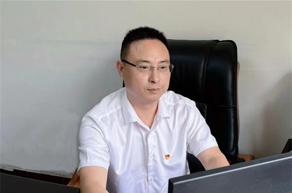 亿万先生集团2025年度“两优一先”风采展——优秀党务工作者